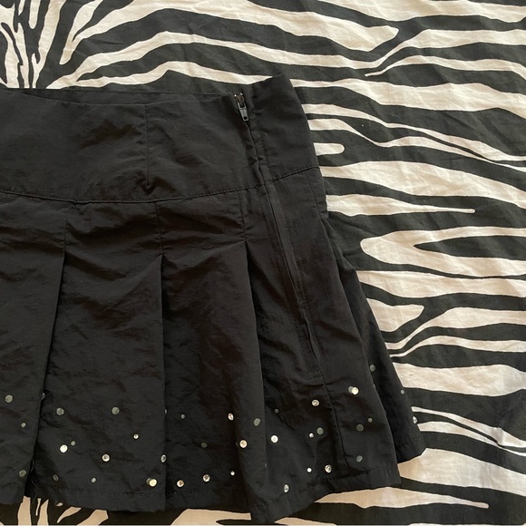 Y2k black low rise mini skirt 🖤 - Picture 2 of 4